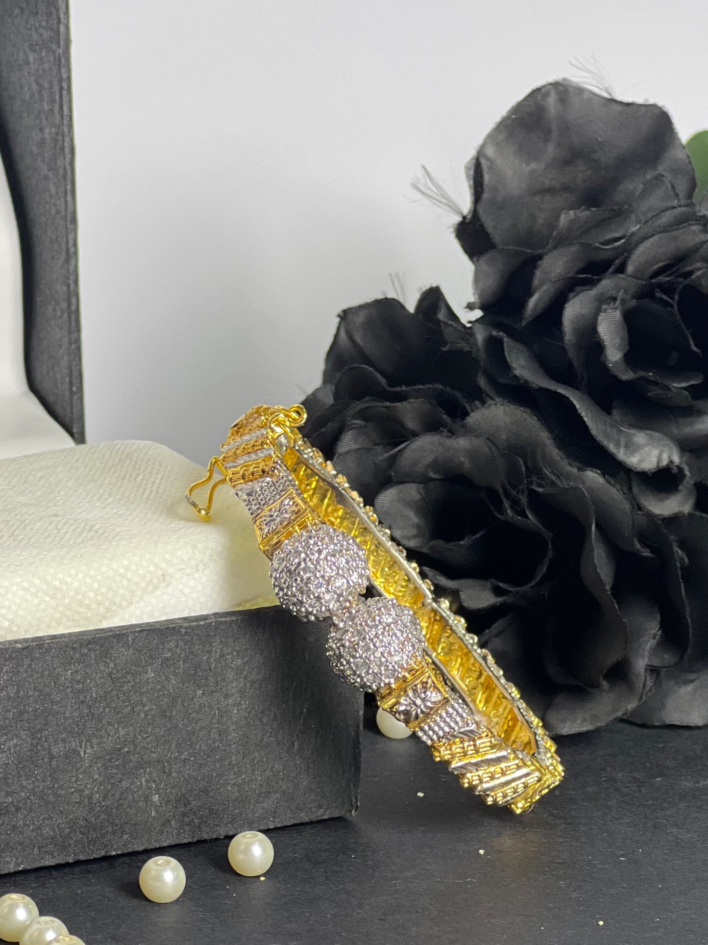 xquisite Gold-Plated Bangle