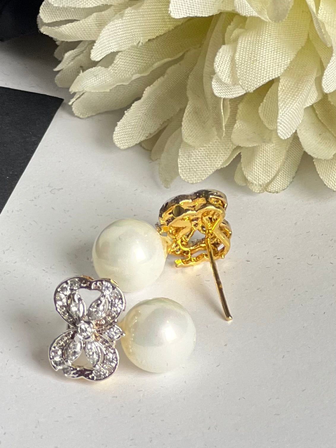 Fluttering Pearl Stud