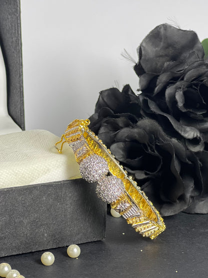 xquisite Gold-Plated Bangle