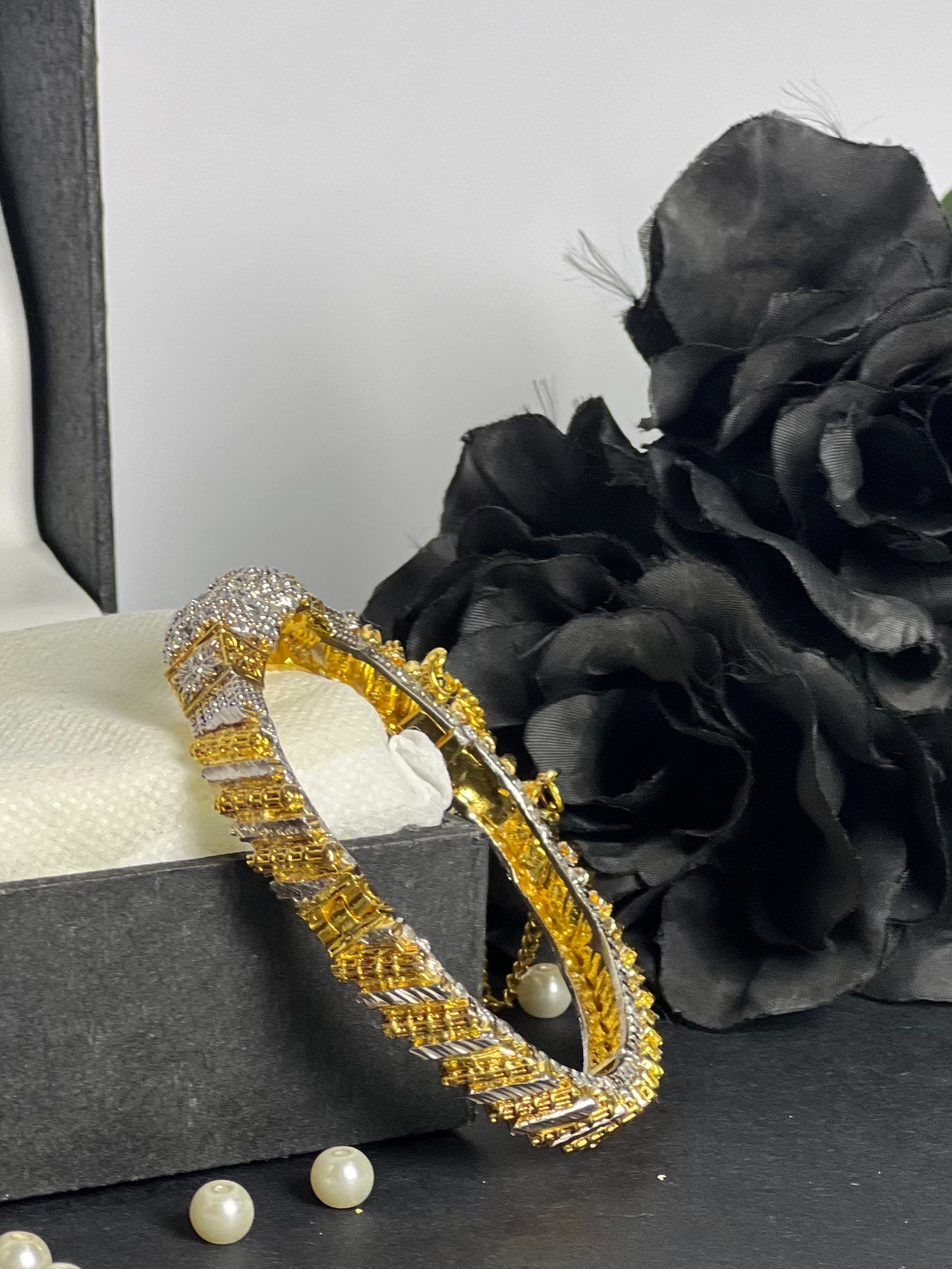 xquisite Gold-Plated Bangle